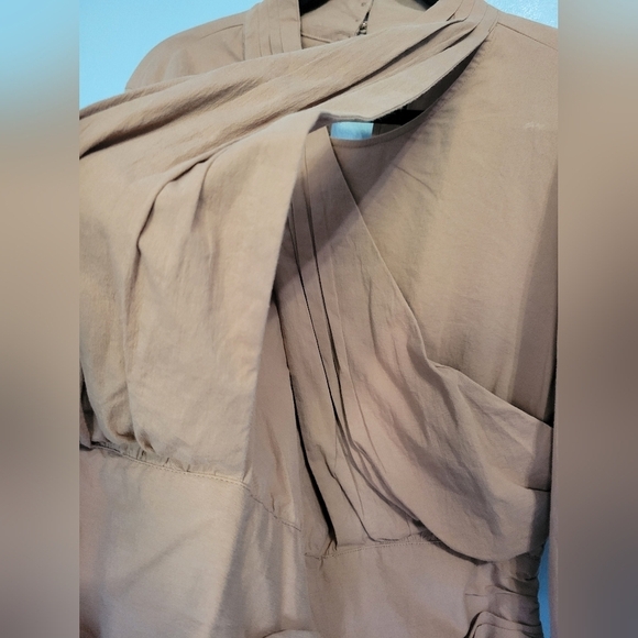 Future Collective Women's Long Sleeve Mock Neck Cross-Front Top Size XL Tan NWT - Picture 4 of 15